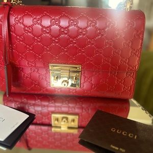 Authentic Gucci Medium Padlock shoulder bag. Original receipt & almost new!